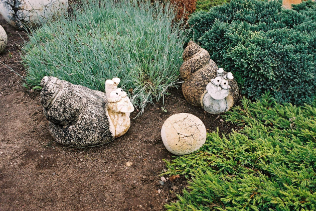 Keramikiniai vazonai, lauko fontanai, kiemo ir lauko šviestuvai, skulptūros, figūros, antkapinės skulptūros, urnos - ŠAMOTO KERAMIKA