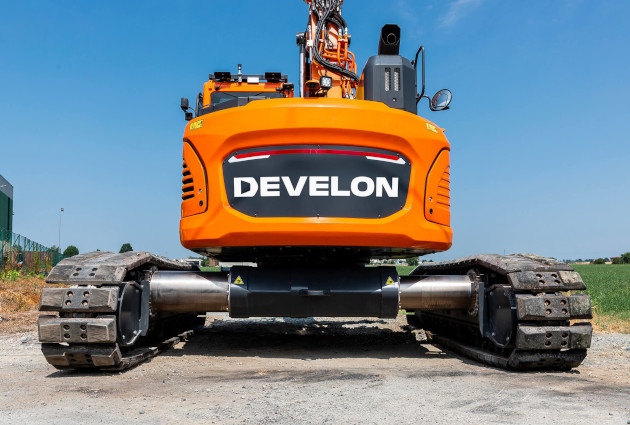 DEVELON pristato naują griovimo ekskavatorių DX140RDM-7