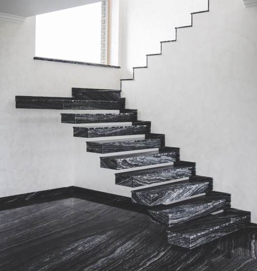 Laiptai ir grindys iš juodo marmuro Black wood