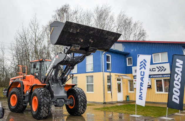 Doosan nedidelė, bet galinga specializuota statybinė technika 