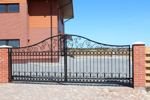 Kalviški kiemo vartai ir tvoros 