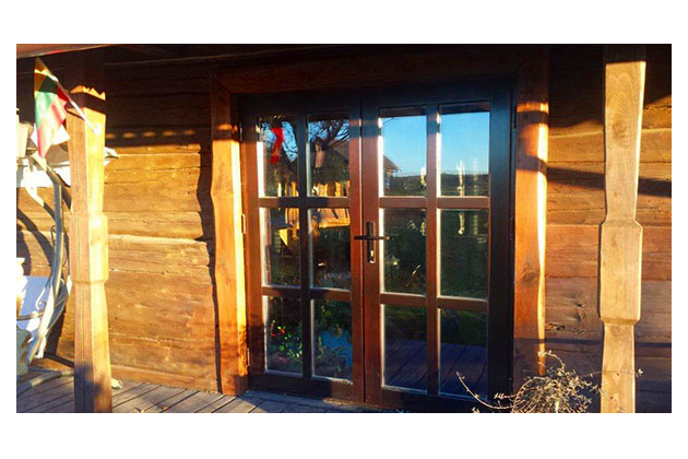 Plastikiniai langai, klijuotos medienos langai, garažų vartai, durys, žaliuzės ir ritininės užuolaidos
