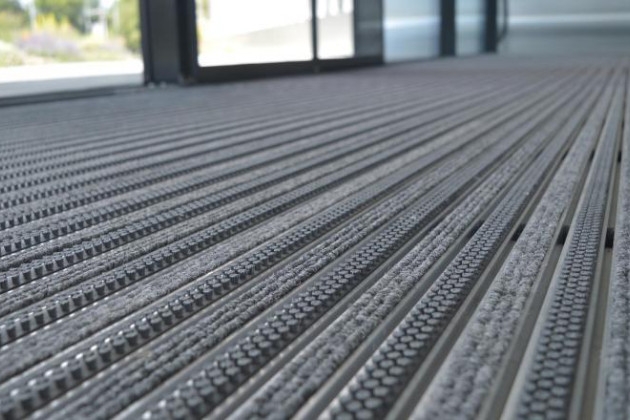 Kojų valymo grotelės TOPWELL – aukso medaliu ir klientų įvertintas gaminys
