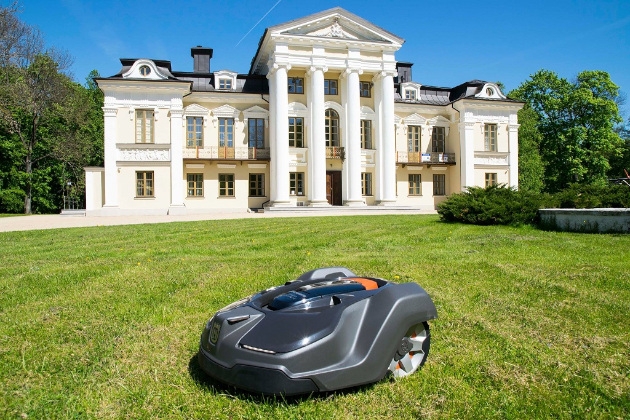 Kliūčių nebeliko: bet kurią veją gali prižiūrėti robotas vejapjovė