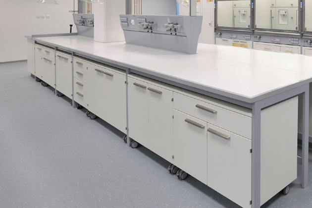 Laboratoriniai baldai fizikos ir chemijos laboratorijoms