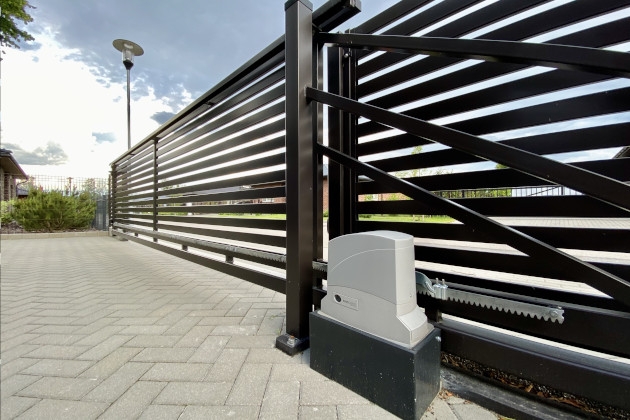 Stumdomų vartų automatikos montavimas: ką reikia žinoti?