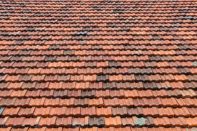 Ką svarbu žinoti prieš keičiant seną šlaitinį stogą?