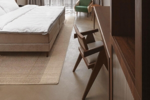 Liejama betono grindų sistema viešbutyje Neringa – unikali ir estetika dvelkianti atmosfera nuo pirmo žingsnio