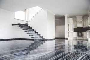 Laiptai ir grindys iš juodo marmuro Black wood - išskirtinai elegantiško interjero idėjos